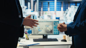 كيف تقلل الأنظمة التشغيلية من الاعتماد على الإجراءات اليدوية؟
