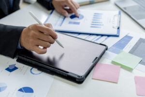 دورة حياة العقد التشغيلي من الترسية حتى الإغلاق
